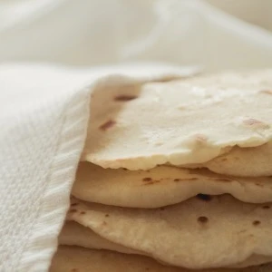 La combinación de suavidad, flexibilidad y resistencia facilita obtener una tortilla agradable tanto recién elaborada como posteriormente recalentada.